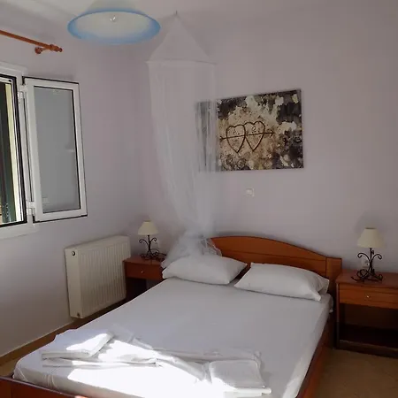 Kolona Apartments Lixouri